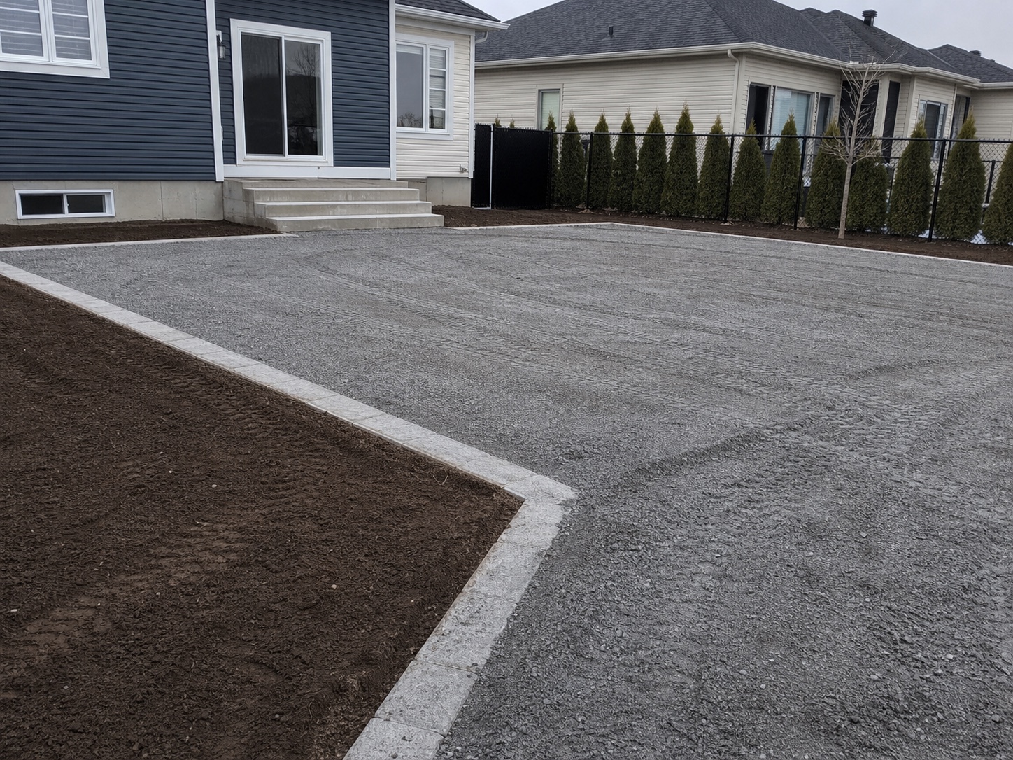 Terrain nivelé après travaux de terrassement
